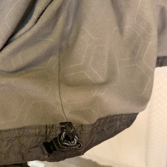 Mountain hardware conduit rain jacket outdoors - Picture 10 of 12